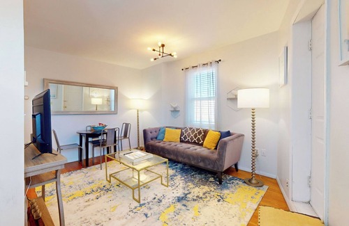 South End Apartment | South End,2 bed, in unit lau,cen air, Northeastern