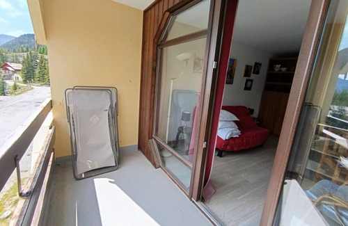 Montgenevre Apartment | South-facing studio with balcony, 200m from slopes and shops, pets allowed
