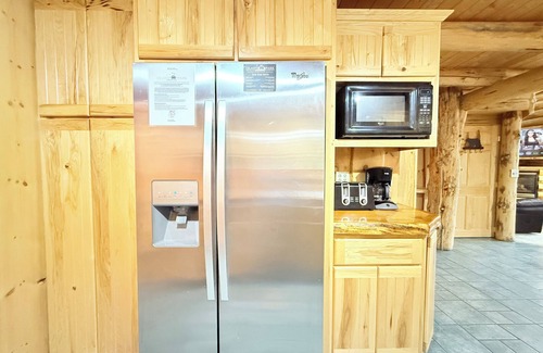 Island Park Cabin | South Fox Lodge*3Br, 2Ba, Sleeps 12, Fire Pit, Hot Tub, Satellite Tv
