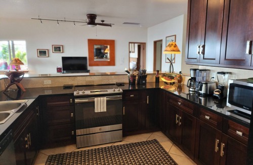 Captain Cook House | South Kona Ocean View Luxury 4+ Br Pool, Sleeps 10