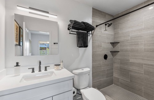 South Oceanside Hotel | South Oceanside Bungalow 11 - Luxury King Suite + Patio