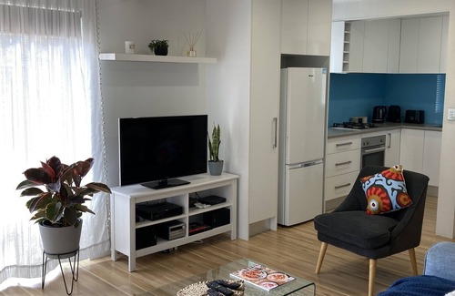 Henley Beach Apartment | *South on Henley* seaside beach getaway just metres from the beach