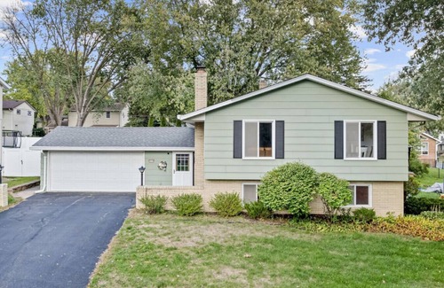 South St. Paul House | South Saint Paul 5 Bedroom - Kraft Gallery by Minne-Getaway