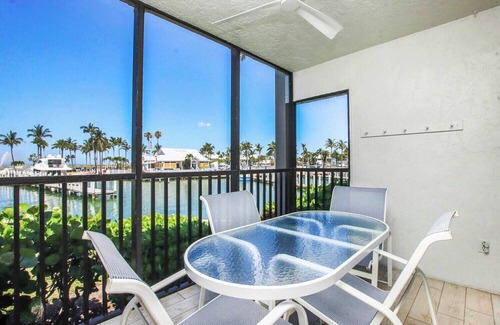Captiva House | South Seas Marina Villa 704 - Gulf & Marina Views