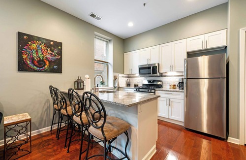 Society Hill Apartment | South St in Style! Walkers Dream Location