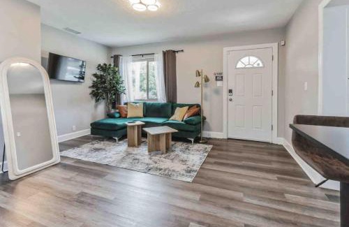 Sun Bay South House | South Tampa 3BR with Backyard that Sleeps 10