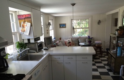 North Sea Cottage | Southampton Bay Beach Charming Family Vacation House - free sandy beach access