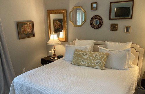 North Sea Cottage | Southampton Bay Beach Charming Family Vacation House - free sandy beach access