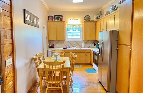 Goshen House | Southern Backroad Retreats (The Pool House)