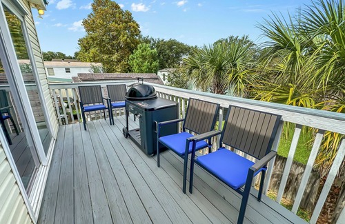 Charleston House | Southern Charm - Elevated home minutes to Folly Beach