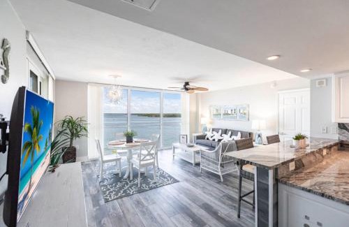Fort Myers Beach Apartment | Southern Comfort - Updated Waterfront Condo