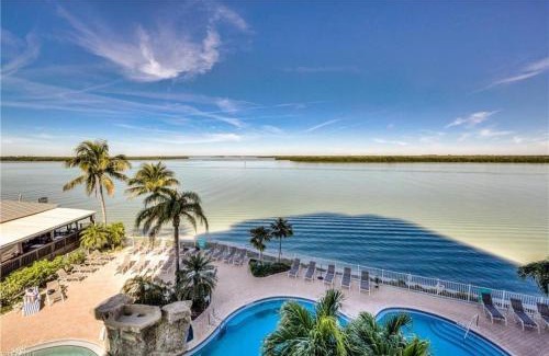 Fort Myers Beach Apartment | Southern Comfort - Updated Waterfront Condo
