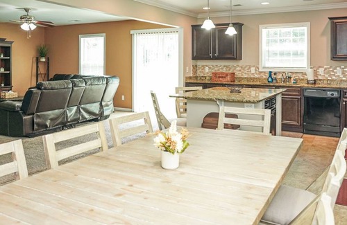 South Congaree House | Southern Comfort Oasis 5 Bed 20 min to USC