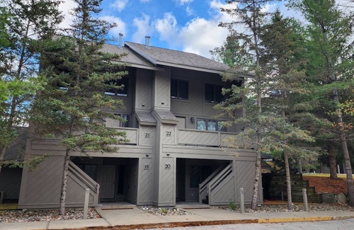 Harbor Springs Condo | Southridge #20 - Slopeside Ski-in/Ski-out at Nub's Nob