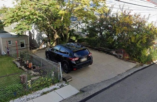 South Side Slopes Apartment | Southside Slopes Crash Pad - Off Street Parking