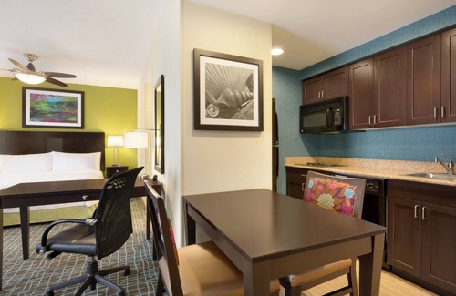 Biggar Hotel | Southwest FL Getaway! Comfy Unit w Kitchen