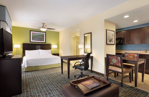 Biggar Hotel | Southwest FL Getaway! Comfy Unit w Kitchen