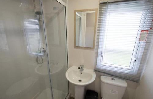 Camber Resort | SP158 - Camber Sands Holiday Park - 3 Bedrooms - Second Toilet - Decking - Private Parking
