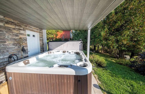Lac-Etchemin Ski Chalet | SPA - Lake - Foosball Table - Chalet le Relaxarium