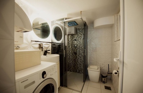 Novi Sad Apartment | Spa Lux Diamond with Jacuzzi and private parking