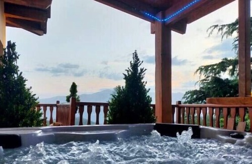 Guillaumes Apartment | Spa privé Appt de charme Valberg vue panoramique montagne