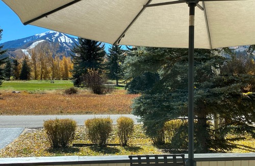 Aspen House | Space to enjoy, views to take in