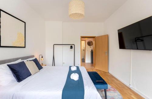 Frohnhausen Apartment | SpaceStays Apartment WIFI Netflix Parking!