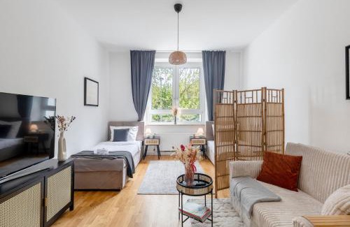Frohnhausen Apartment | SpaceStays Apartment WIFI Netflix Parking!