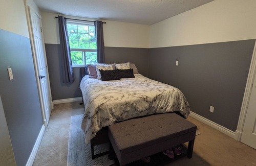 Bradford House | Spacious 3 Bedroom Home and Yard. Great for entertaining large groups