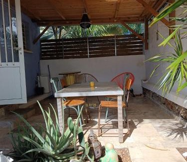 Carosse Apartment | Spacieux appart T3 à st gilles les bains 80 m2, grande varangue, plage