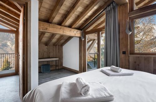 Le Praz Apartment | Spacieux appartement de luxe à Courchevel, proche pistes et commerces, parking inclus - FR-1-568-7
