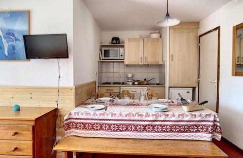 Les Menuires Apartment | Spacieux T2 cabine au pied des pistes · Sud avec balcon · 6 pers · Proche commodités - FR-1-344-954