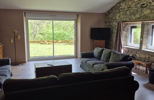 Egliseneuve-d'Entraigues House | Spacious Auvergne House 170m² - 8 Pers - Nature in Volcano Park