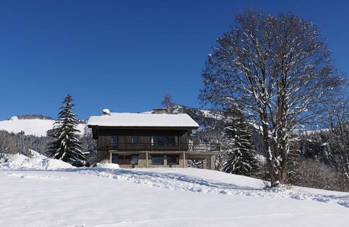Notre-Dame-de-Bellecombe Ski Chalet | Spacious chalet 8 rooms, 14 people, near slopes, with parking