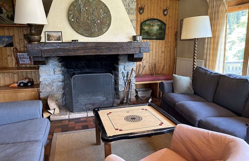 Notre-Dame-de-Bellecombe Ski Chalet | Spacious chalet 8 rooms, 14 people, near slopes, with parking