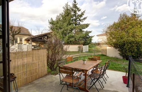 Saint-Just-Saint-Rambert Cottage | Spacious 4-Bedroom Cottage with Modern Amenities, Garden, and Fireplace in Saint-Just-Saint-Rambert