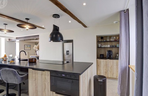 Saint-Symphorien-de-Lay Cottage | Spacious townhouse with garden, terrace, and internet