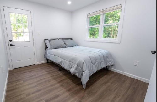 Poquott House | Spacious 5-bedroom house in serene Setauket- East Setauket with WiFi, AC