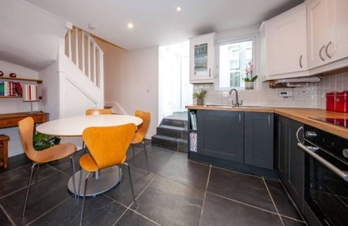 Portobello House | Spacious 1 BDR Cottage Portobello Dublin
