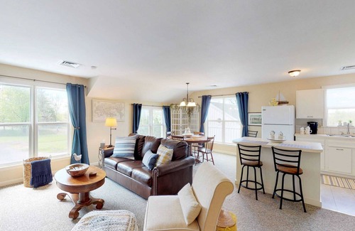 Skaneateles Apartment | Spacious 1 Bdrm Pet friendly Rental/short walk to Village