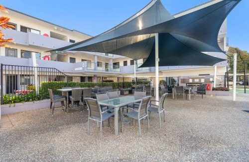Southport Apartment | Spacious 1-Bed with Swimming Pool & Tennis Court
