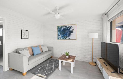 Southport Apartment | Spacious 1-Bed with Swimming Pool & Tennis Court