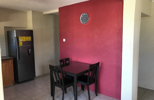 Silver Sands Apartment | Spacious, 1 bedroom apt with AC & WI FI, in Ch. Ch. on public transport route.