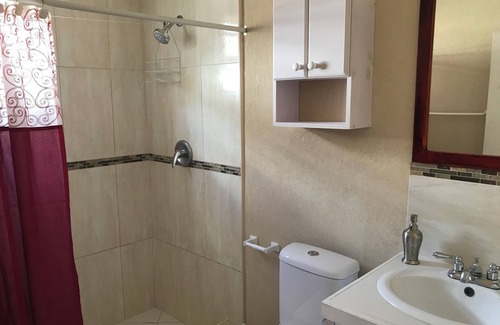 Silver Sands Apartment | Spacious, 1 bedroom apt with AC & WI FI, in Ch. Ch. on public transport route.
