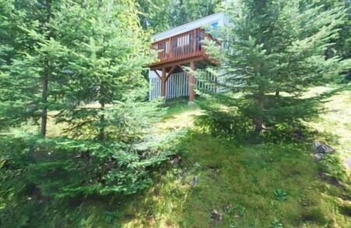 Edgecomb Cottage | Spacious 1 Bedroom Cottage Close to Everything 5