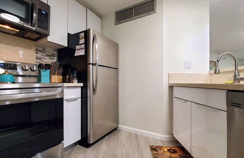 Downtown Honolulu Condo | Spacious 1-Bedroom in Downtown Honolulu - Perfect for Families and Travelers!
