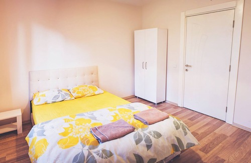 Sarsu Mahallesi Apartment | Spacious 1 bedroom with pool and mountain view