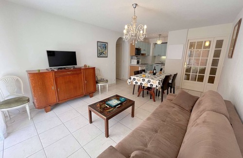 Saint-Raphael Apartment | Spacious 1BR Apt with Large Terrace, Near Sea and Station, Garage Included - Saint-Raphaël