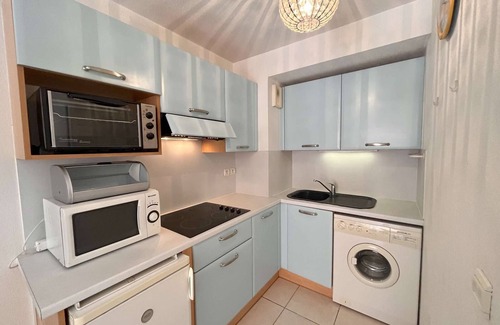 Saint-Raphael Apartment | Spacious 1BR Apt with Large Terrace, Near Sea and Station, Garage Included - Saint-Raphaël