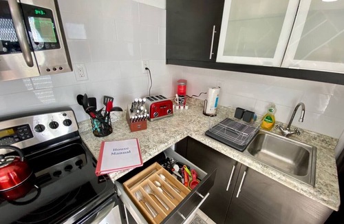 Poinsettia Heights Apartment | Spacious 1BR, Central AC, Real Desk & Office Chair